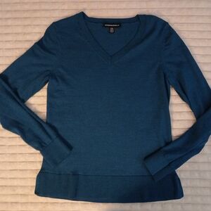 Katherine Barclay Blue  Merino Wool V-Neck Sweater Sz M EUC